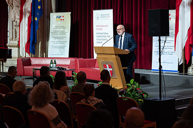 Symposium WAR AND WAR CRIMES
